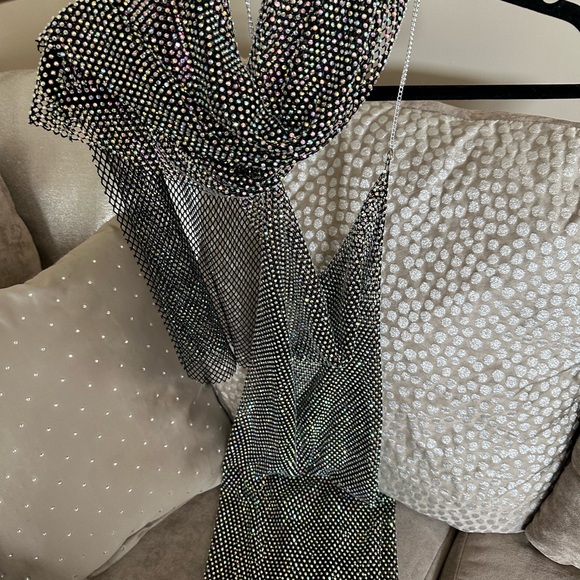 Pretty Little Thing Silver Diamante Chain Halterneck Bedazzled Bodycon Dress Set - Picture 5 of 6